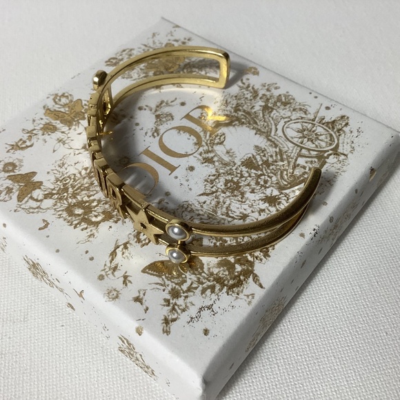 Dior Gold Bracelet with Pearl Accents - Picture 4 of 6